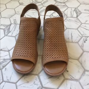 WOMEN’S SOFFT NALDA SANDAL/ SZ 7 1/2M/ NEW CARAMEL LA MESA